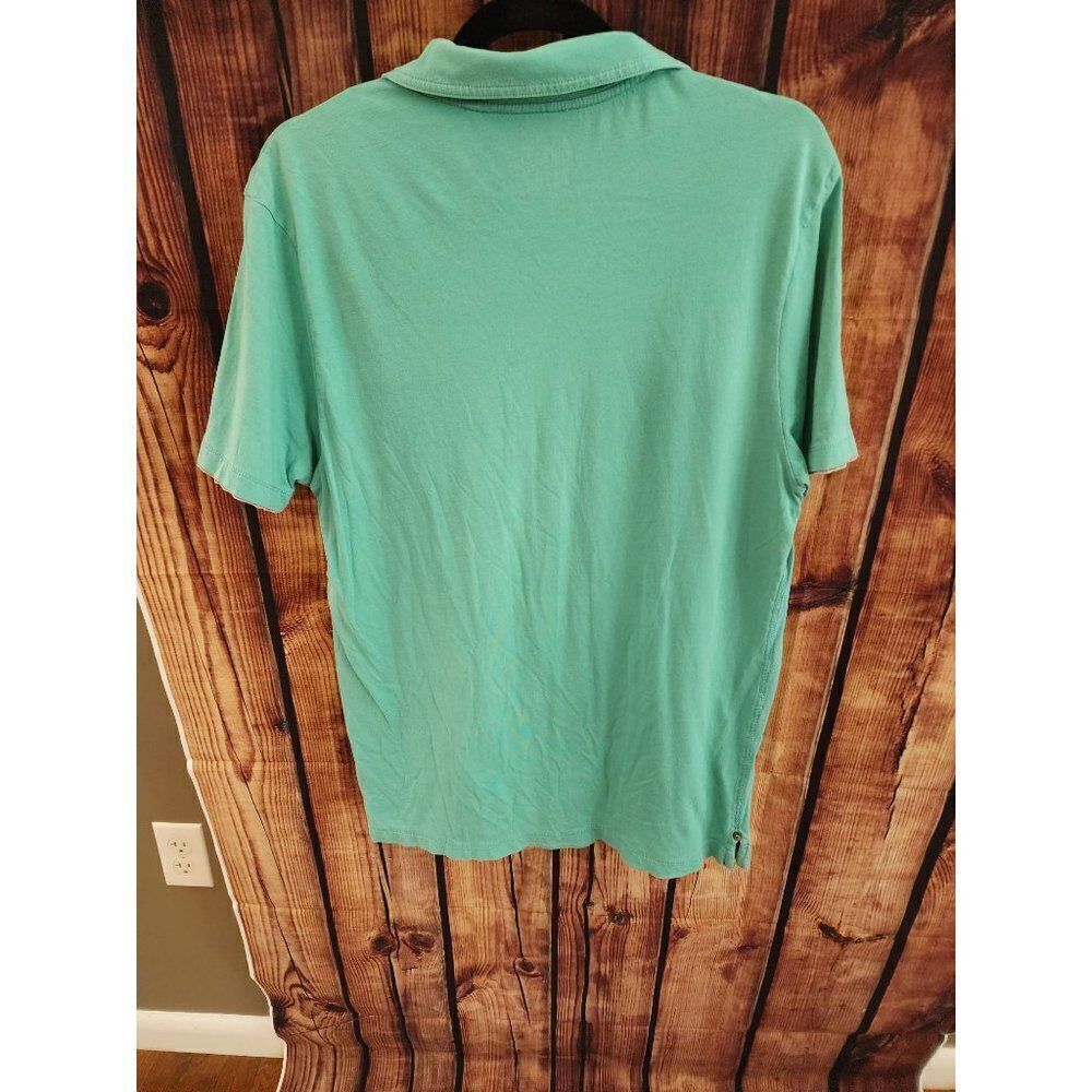 Men's Guess Brand T-Shirt in Large - Picture 2 of 5